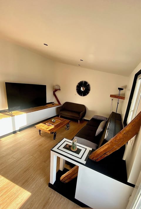 Studio Suite, Kitchen, Garden View | Executive lounge