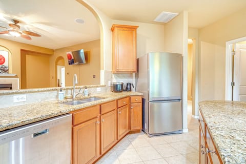 House (4 Bedrooms) | Interior