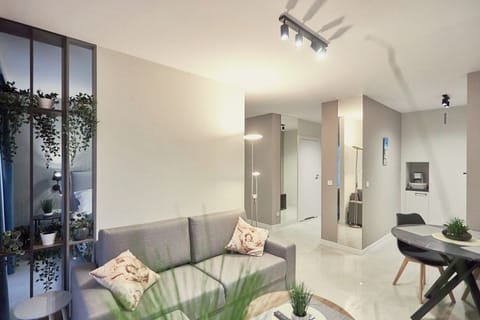 Junior Suite | 1 bedroom, iron/ironing board, free WiFi