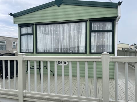 Cabin | Exterior