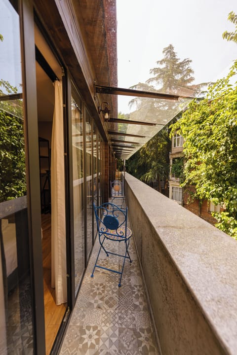 Superior Double or Twin Room, Balcony | In-room safe, desk, laptop workspace, blackout drapes