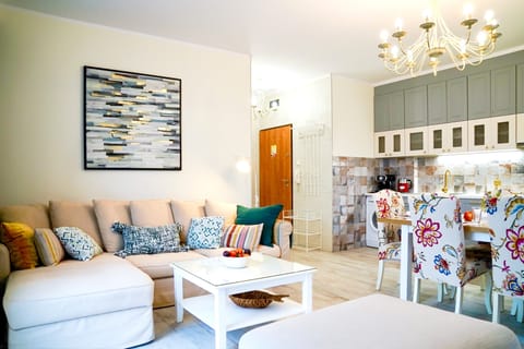 Deluxe Suite, City View | 1 bedroom, iron/ironing board, free WiFi