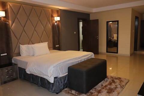 Economy Room, Balcony, City View | Desk, laptop workspace, free WiFi