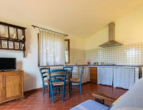 Standard Apartment, Garden View | Private kitchen