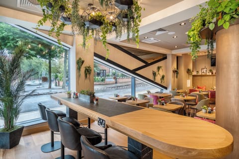 Lobby lounge