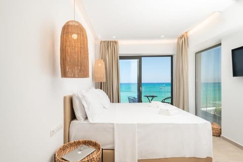 Superior Double Room Balcony Terrace | In-room safe, desk, laptop workspace, blackout drapes