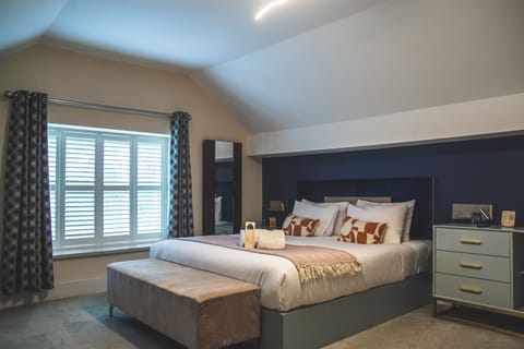 Suite, City View | Iron/ironing board, free WiFi, bed sheets