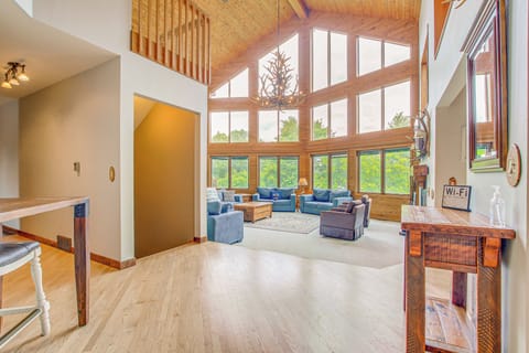 House (5 Bedrooms) | Interior