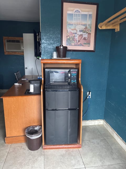 Standard Room, 2 Queen Beds, Non Smoking | Desk, laptop workspace, free WiFi, bed sheets