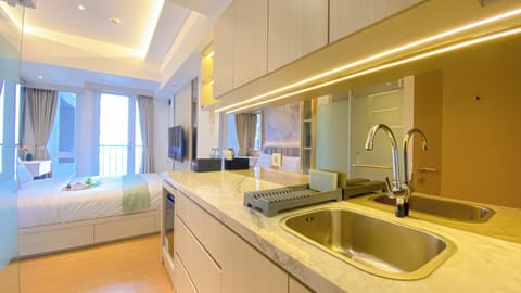 Studio | Private kitchen | Fridge, stovetop, electric kettle, rice cooker