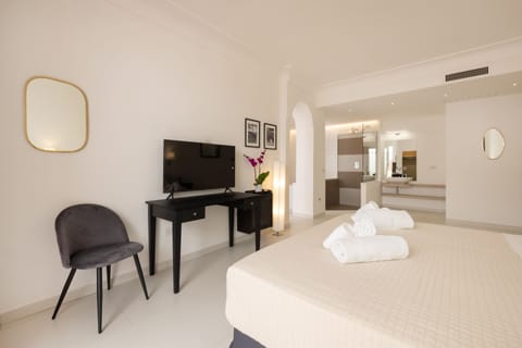 Junior Suite, Hot Tub | In-room safe, soundproofing, iron/ironing board, free WiFi