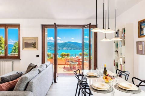 Family Townhome, 2 Bedrooms, Microwave, Mountainside (Il Dipinto Sul Lago Stresa Center:) | Dining