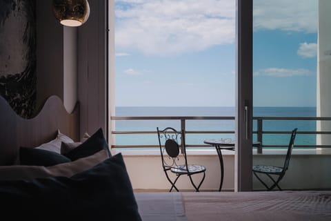 Superior Double or Twin Room, Sea View | Minibar, in-room safe, blackout drapes, soundproofing