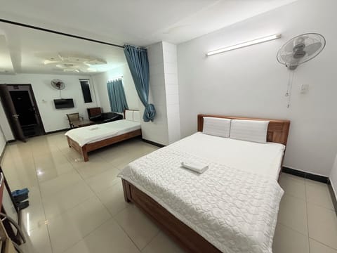 Family Double Room, Refrigerator | Iron/ironing board, free WiFi