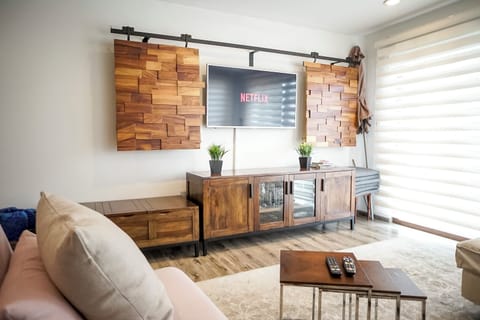 Luxury Apartment, 2 Bedrooms, Kitchen, Garden View | Living area | TV