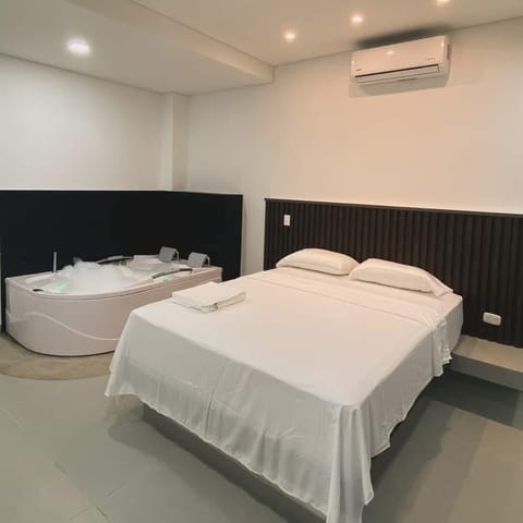 Presidential Room, 1 Double Bed | WiFi (free), bed sheets