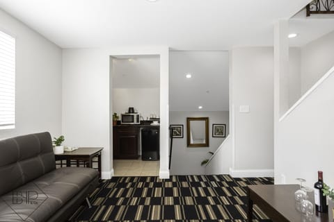 Suite, 1 King Bed with Sofa bed | Pillowtop beds, desk, blackout drapes, iron/ironing board