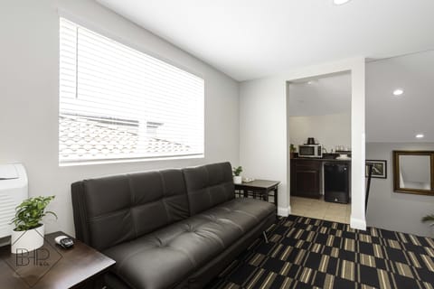 Suite, 1 King Bed with Sofa bed | Pillowtop beds, desk, blackout drapes, iron/ironing board