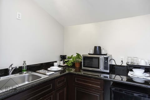 Suite, 1 King Bed with Sofa bed | Pillowtop beds, desk, blackout drapes, iron/ironing board