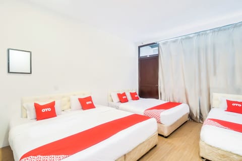 Superior Suite, Multiple Beds | Desk, laptop workspace, WiFi (free), bed sheets