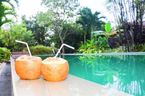 2 outdoor pools, sun loungers