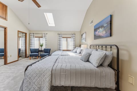 Duplex, 2 Bedrooms | 2 bedrooms, iron/ironing board, WiFi (free)