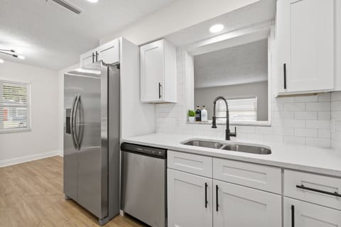 House, 4 Bedrooms | Private kitchen | Fridge, oven, coffee/tea maker, electric kettle