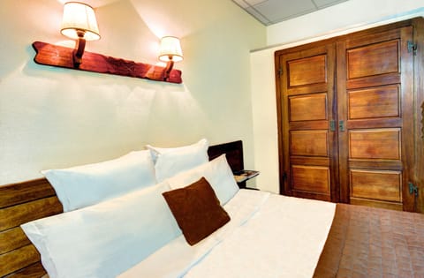 Superior Triple Room, Mountain View | Individually decorated, individually furnished, free WiFi, bed sheets