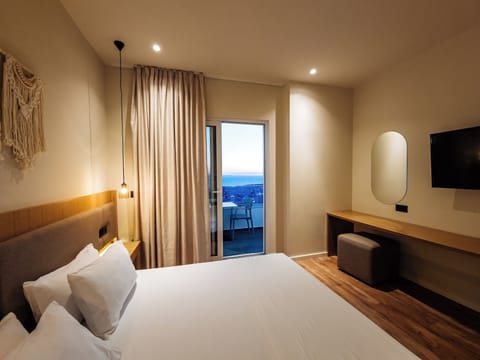 Deluxe Double or Twin Room, Sea View | Frette Italian sheets, premium bedding, memory foam beds, minibar