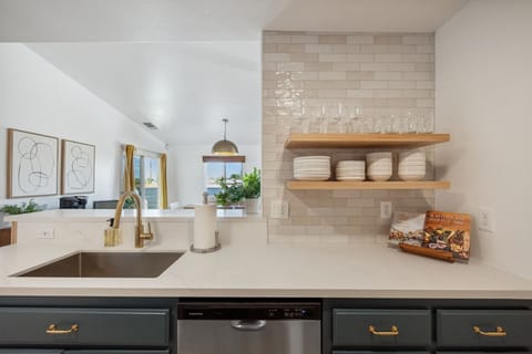 House, 3 Bedrooms | Private kitchen | Coffee/tea maker, fridge, oven