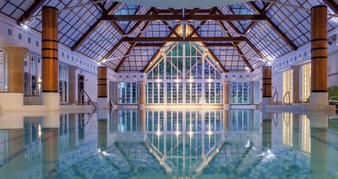 Sauna, hot tub, steam room, body treatments, hydrotherapy, aromatherapy