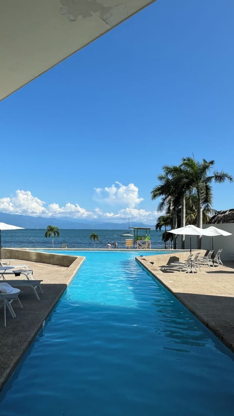 2 outdoor pools