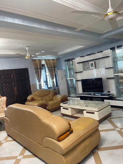 Deluxe House, Courtyard View | Living area | Flat-screen TV