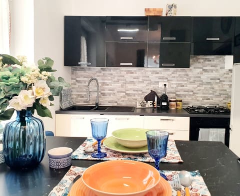 Comfort Apartment, Courtyard View | In-room dining