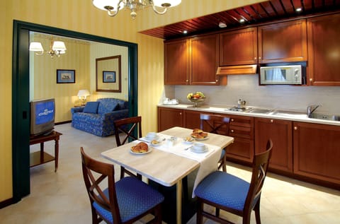 Apartment, 1 Bedroom | Private kitchenette