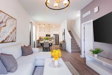 House (5 Bedrooms) | Interior