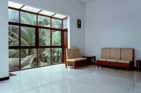 Deluxe Double Room | Living area