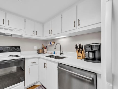 Condo, 1 Queen Bed (Pinnacle Port A-305) | Private kitchen | Oven, toaster