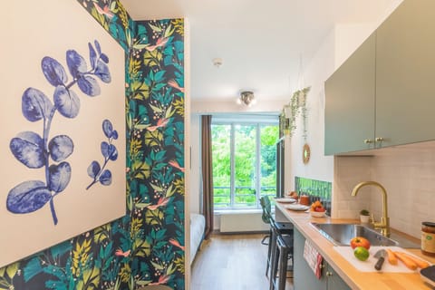 Studio | Living area | TV