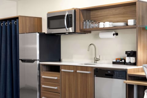 Suite, 1 Bedroom | Private kitchen