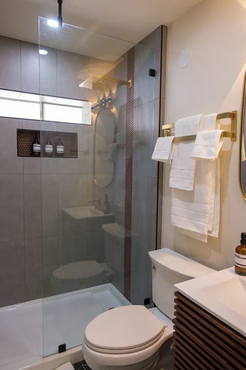 Single Queen | Bathroom | Hair dryer, towels, soap, shampoo