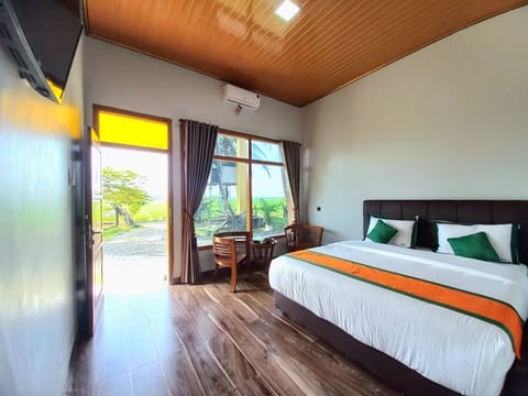 Superior Double or Twin Room, Courtyard View | Soundproofing, bed sheets