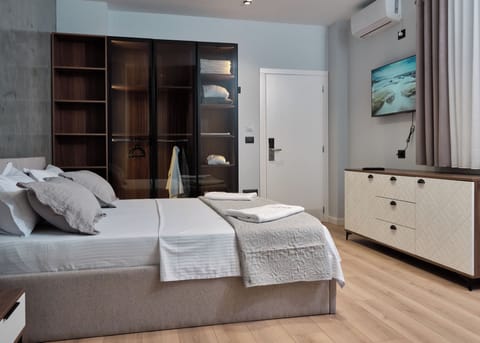 Soundproofing, free WiFi