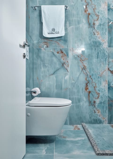 Comfort Double Room | Bathroom | Shower, hair dryer, slippers, towels