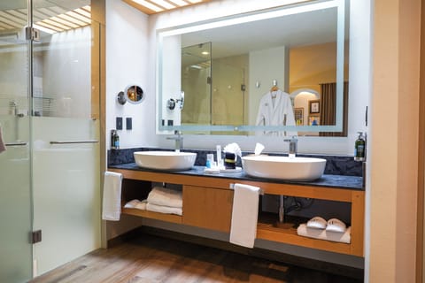 Presidential Suite | Bathroom | Shower, rainfall showerhead, designer toiletries, hair dryer
