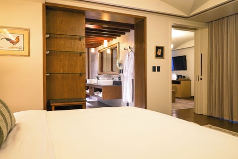 Superior Suite, City View | Premium bedding, minibar, in-room safe, desk