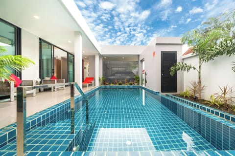 Outdoor pool, sun loungers