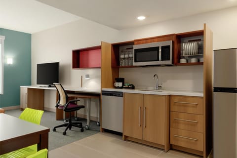 Suite, 1 Bedroom | Private kitchen