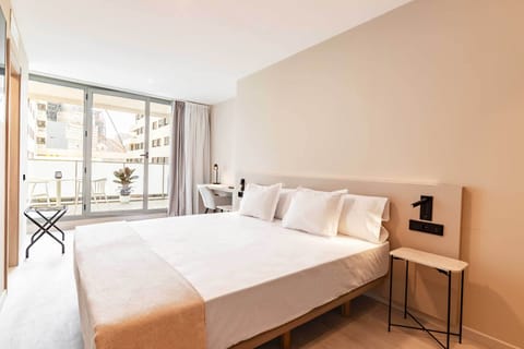 Double Room, City View | In-room safe, laptop workspace, blackout drapes, soundproofing