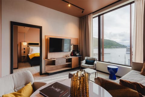 Junior Suite | In-room safe, free WiFi, bed sheets